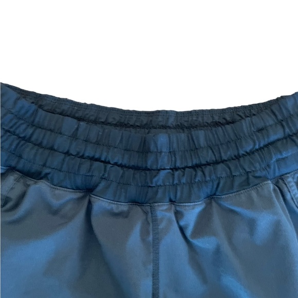 Lululemon Athletica black yoga workout elastic waist gym gorpcore short size 8 - Picture 4 of 9
